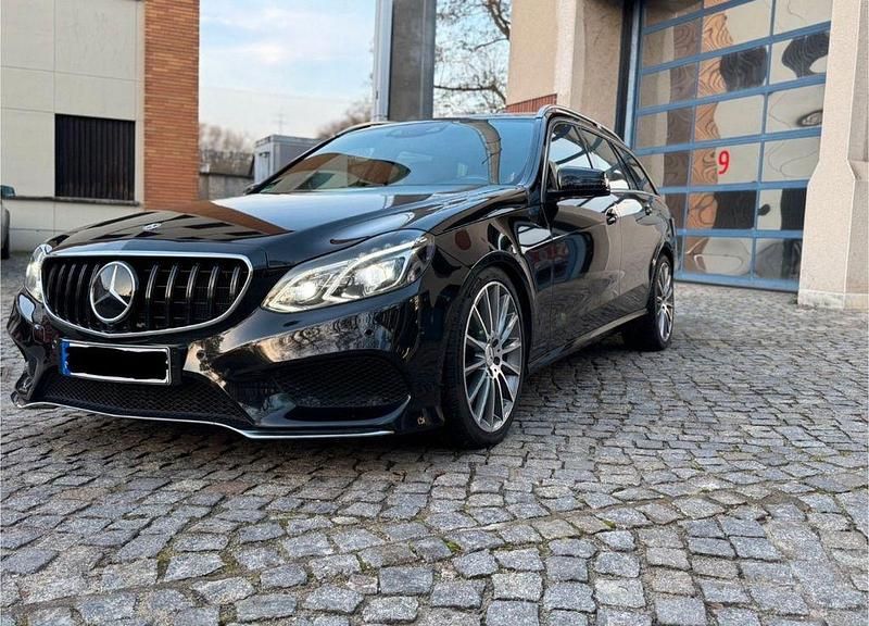 Gebraucht Mercedes E220 AMG 170 PS (125 kW) 2015 Schwarz Limousine