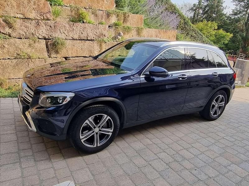 Blau Gebraucht 2016 Mercedes GLC220 Exclusive SUV | 23.500 € (Superpreis) - Bild 1/4
