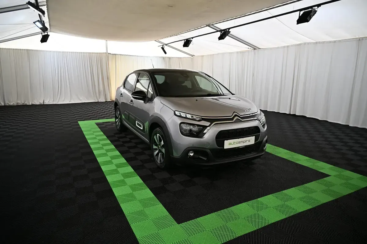 Gebraucht Citroën C3 Shine 110 PS (80 kW) 2023 Grau Kleinwagen