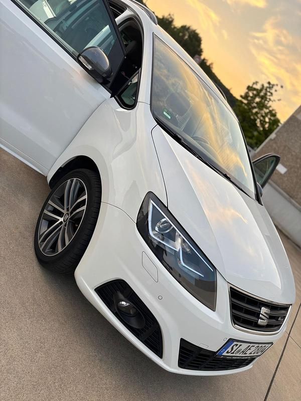 Weiß Gebraucht 2018 Seat Alhambra Van / Kleinbus | 15.650 € (Fairer Preis) - Bild 1/4
