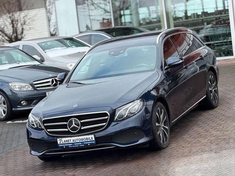 Gebraucht Mercedes E300 306 PS (225 kW) 2019 Blau Limousine