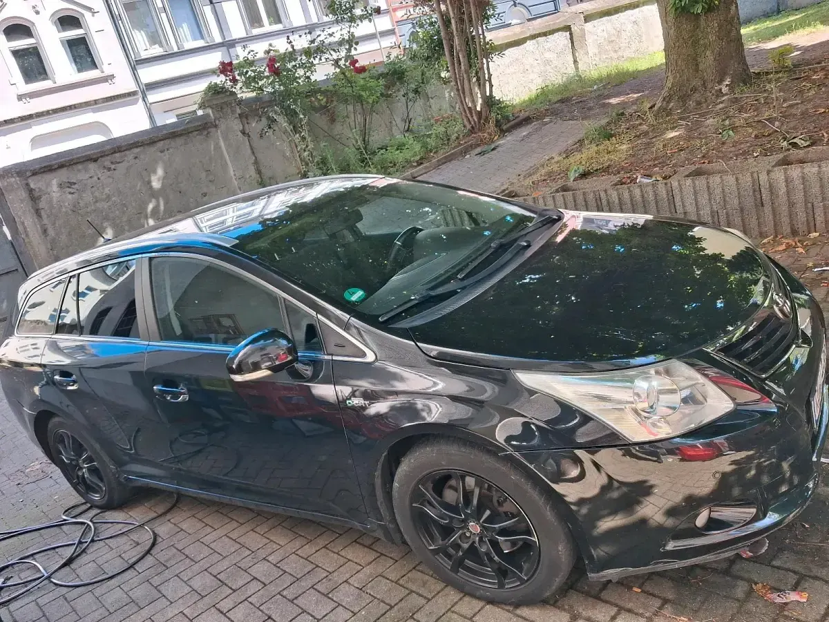 Gebraucht Toyota Avensis 150 PS (110 kW) 2011 Schwarz Kombi