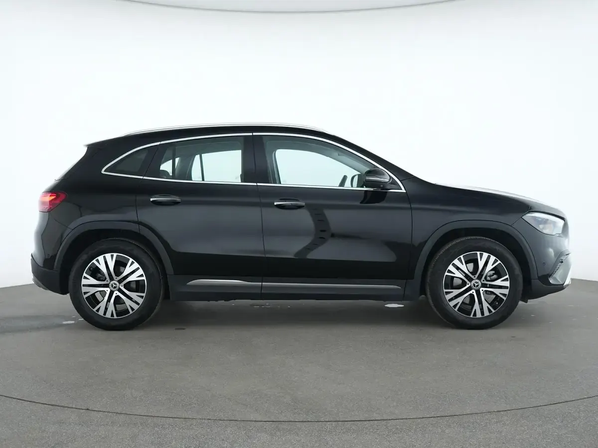 Gebraucht Mercedes GLA200 Progressive 163 PS (119 kW) 2025 Nachtschwarz SUV