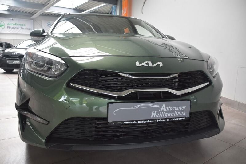 Grün Gebraucht 2023 Kia Ceed Sportswagon Kombi | 16.480 € (Guter Preis) - Bild 1/4