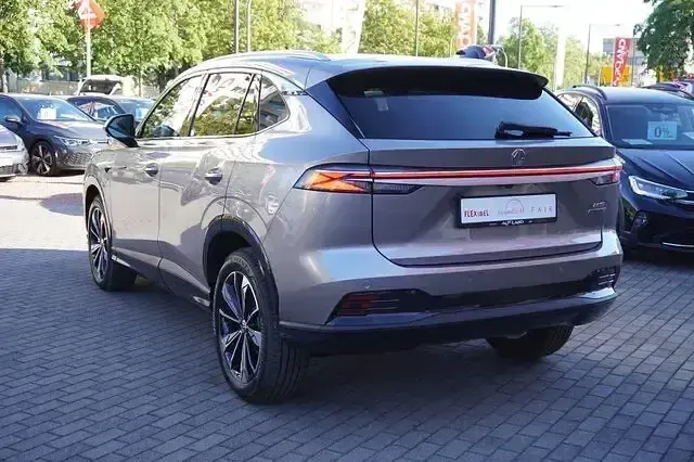 Neu MG HS Luxury 224 PS (164 kW) 2026 Cosmicsilbermet. SUV