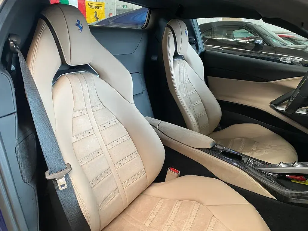 Second-hand Ferrari 812 799 CP (587 kW) 2021 Albastru Cabrio