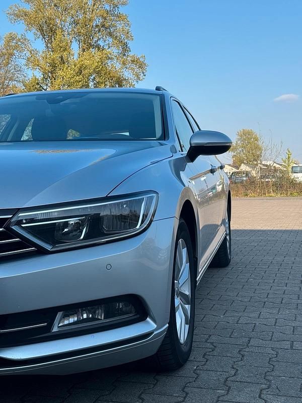 Gebraucht VW Passat Comfortline 150 PS (110 kW) 2018 Grau Kombi