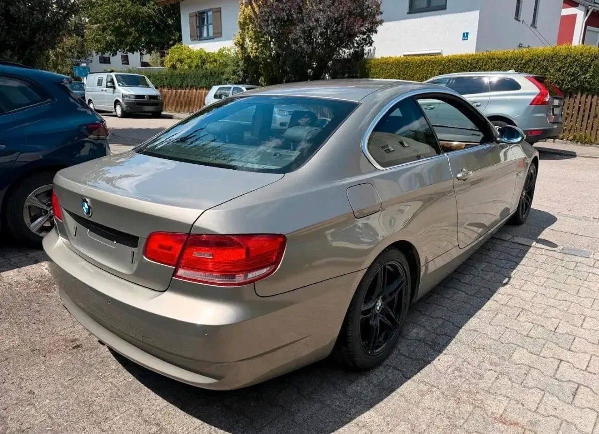Gebraucht BMW 325 218 PS (160 kW) 2008 Andere farben Coupé