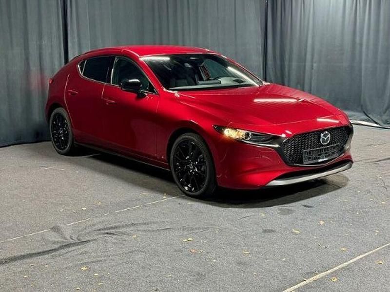 Neu Mazda 3 Homura-Line 140 PS (102 kW) 2025 Soul red crystal m Limousine