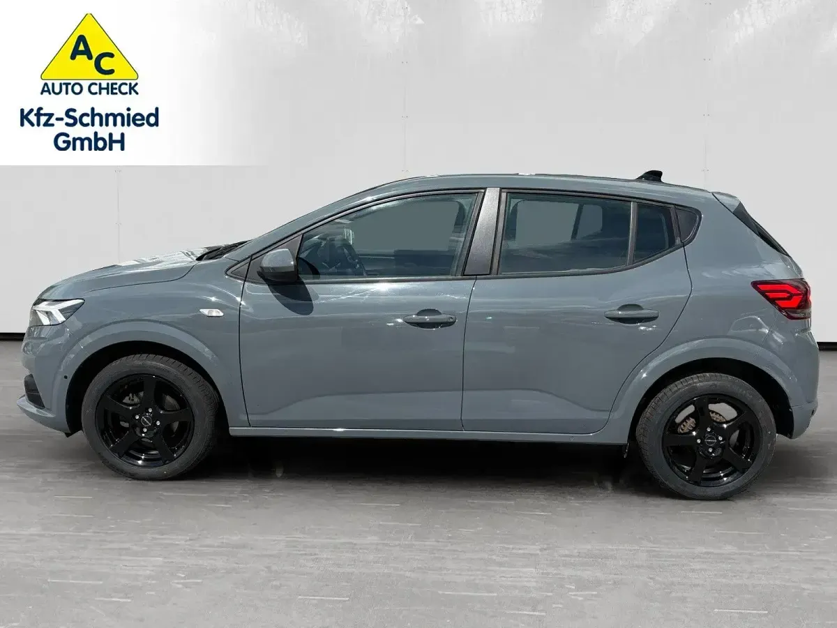 Używany Dacia Sandero Expression 91 KM (66 kW) 2022 Szary Hatchback