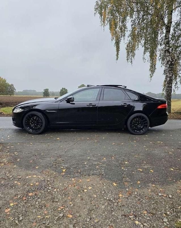 Schwarz Gebraucht 2017 Jaguar XF Portfolio Limousine | 17.000 € (Fairer Preis) - Bild 1/4