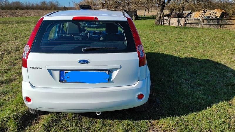 Gebraucht Ford Fiesta Style 69 PS (50 kW) 2007 Weiß Kleinwagen