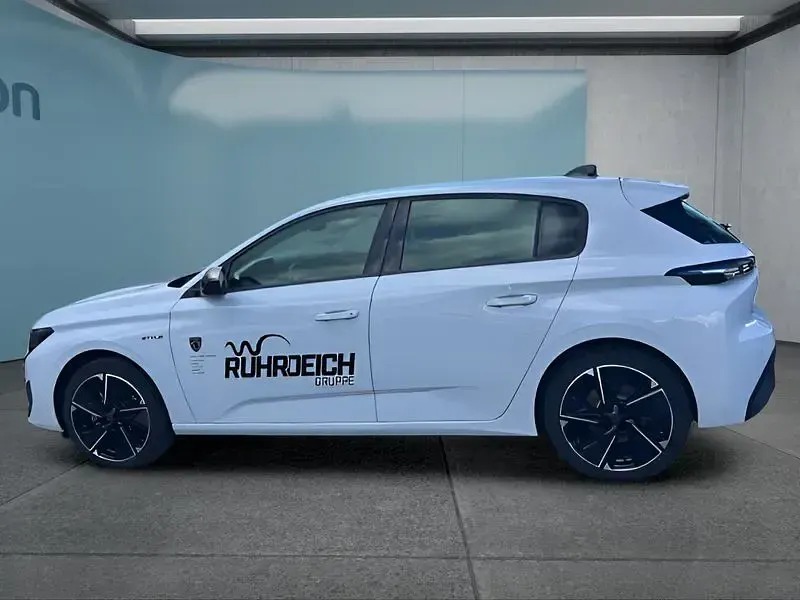 Gebraucht Peugeot e-308 Style 114 kW (156 PS) 2025 Weiss Kleinwagen