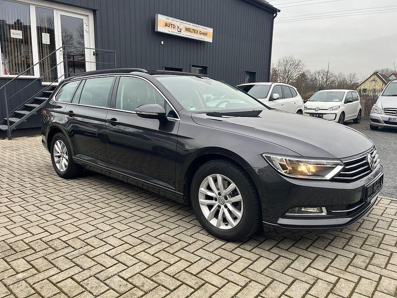 Grau Gebraucht 2019 VW Passat Comfortline Limousine | 16.690 € (Guter Preis) - Bild 1/4