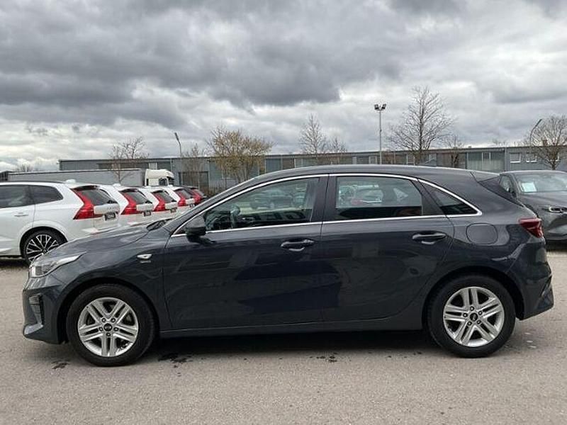 Usado Kia Ceed Vision 140 HP (102 kW) 2020 Cinzento Citadino