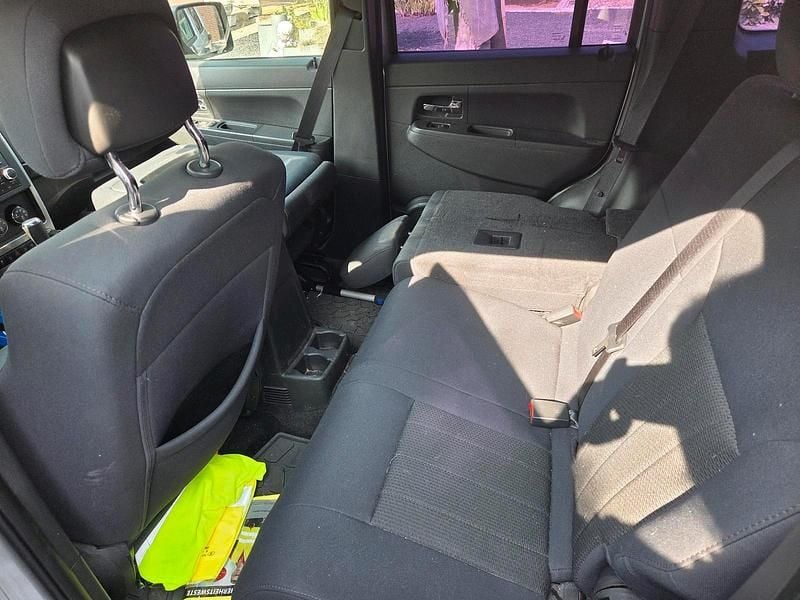 Second-hand Jeep Cherokee 211 CP (155 kW) 2012 Argintiu SUV