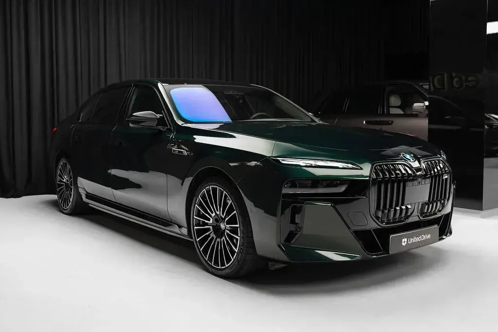 Gebraucht BMW i7 484 kW (659 PS) 2024 Grün Limousine