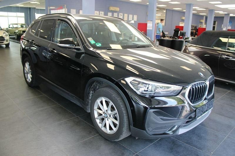 Schwarz ii Gebraucht 2022 BMW X1 Advantage SUV | 22.980 € (Guter Preis) - Bild 1/4
