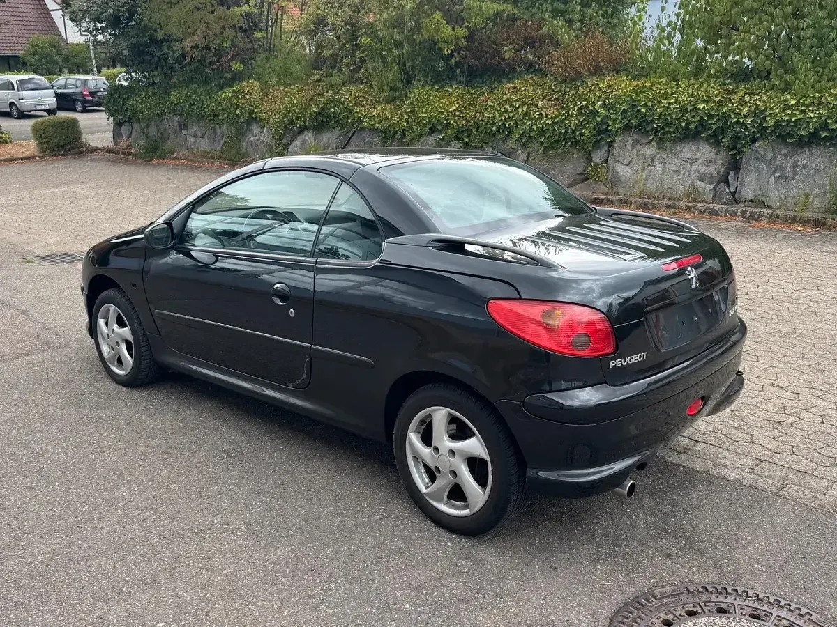 Gebraucht Peugeot 206 CC 110 PS (80 kW) 2006 Schwarz Cabrio