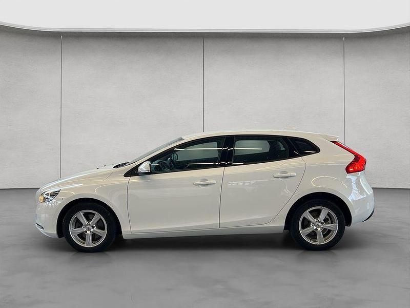 Gebraucht Volvo V40 Kinetic 122 PS (89 kW) 2017 Weiss Limousine