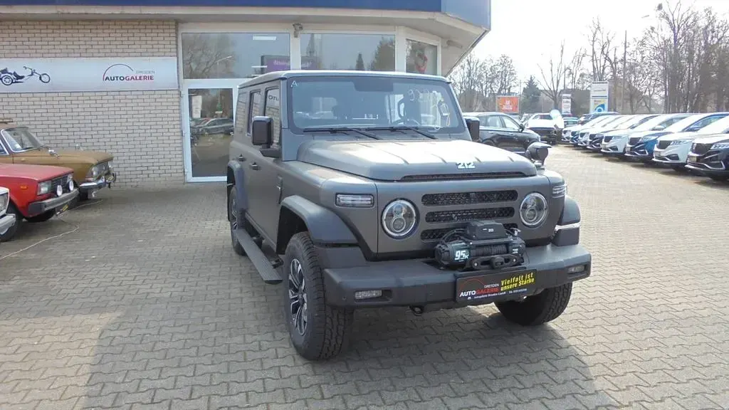 Gebraucht BAW 212 166 PS (122 kW) 2026 Grau SUV