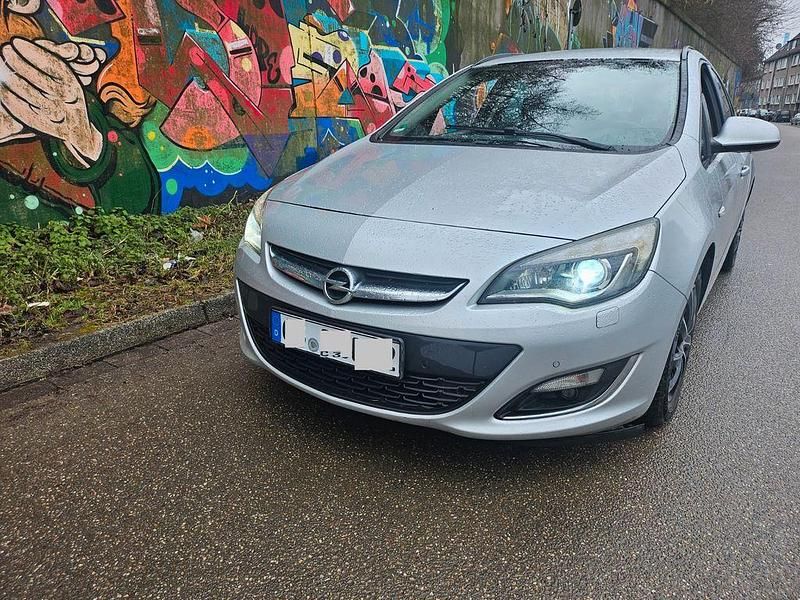 Gebraucht Opel Astra Edition 131 PS (96 kW) 2013 Silber Kombi