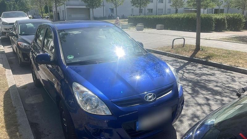 Blau Gebraucht 2010 Hyundai i20 Kleinwagen | 2.999 € (Guter Preis) - Bild 1/4