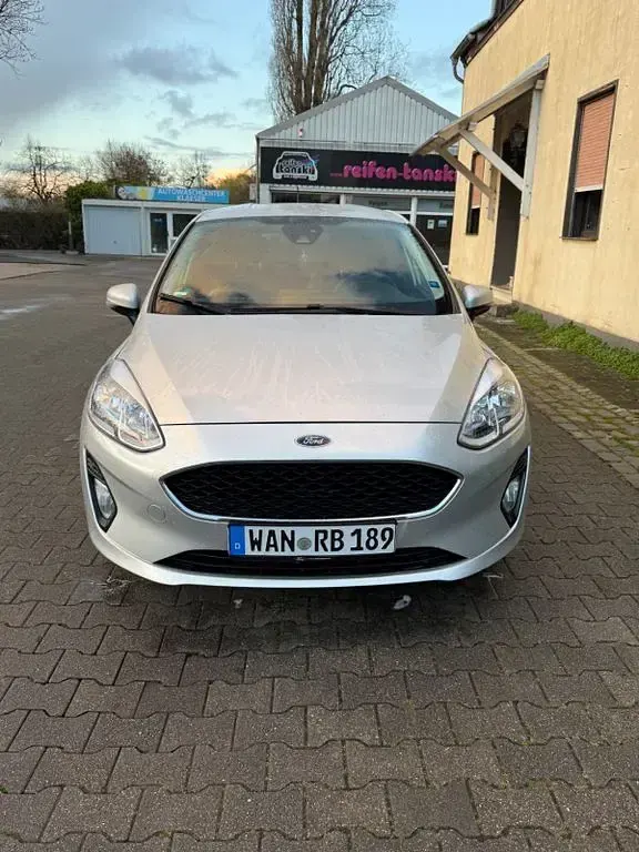 Gebraucht Ford Fiesta Cool & Connect 86 PS (63 kW) 2018 Silber Kleinwagen