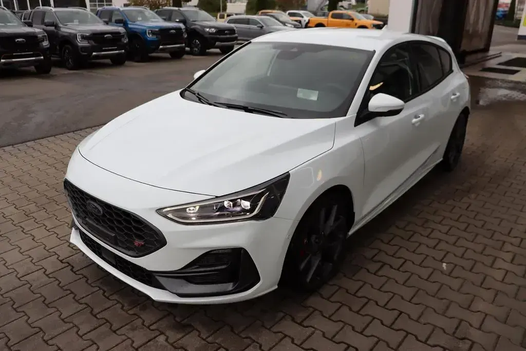 Neu Ford Focus ST 280 PS (205 kW) 2026 Frozen white Limousine
