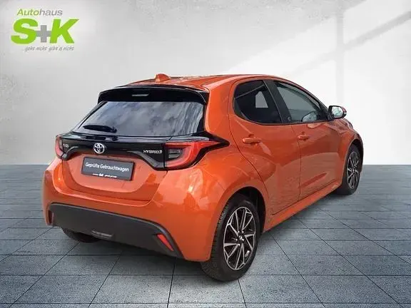 Gebraucht Toyota Yaris Basis 116 PS (85 kW) 2022 Infernoorange metallic Kleinwagen