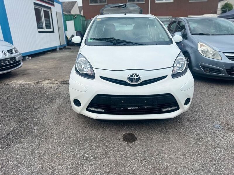 Weiß Gebraucht 2012 Toyota Aygo Edition-S Kleinwagen | 4.900 € (Fairer Preis) - Bild 1/4