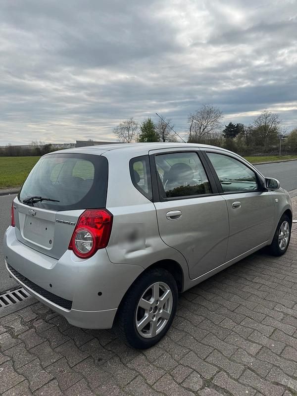 Gebraucht Chevrolet Aveo 80 PS (58 kW) 2009 Silber Kleinwagen