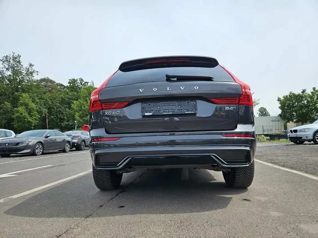 Gebraucht Volvo XC60 Plus 197 PS (144 kW) 2023 Grau SUV