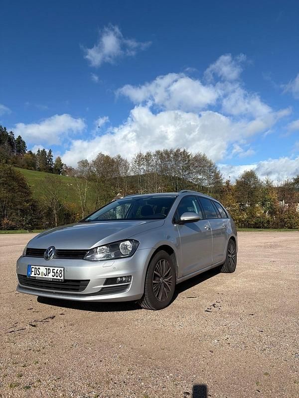 Silber Gebraucht 2016 VW Golf VII Allstar Kombi | 7.000 € (Guter Preis) - Bild 1/4