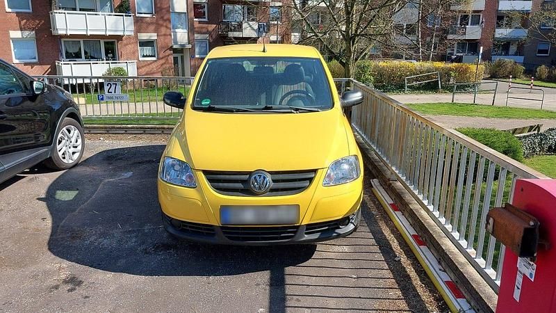 Gebraucht VW Fox 54 PS (39 kW) 2005 Gelb Kleinwagen