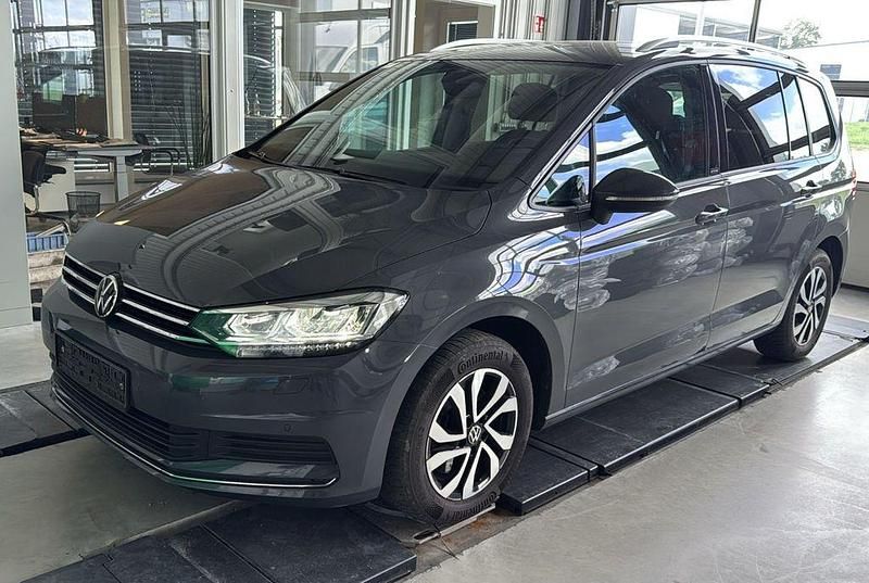 Grau Gebraucht 2021 VW Touran Active Van / Kleinbus | 16.980 € (Guter Preis) - Bild 1/4