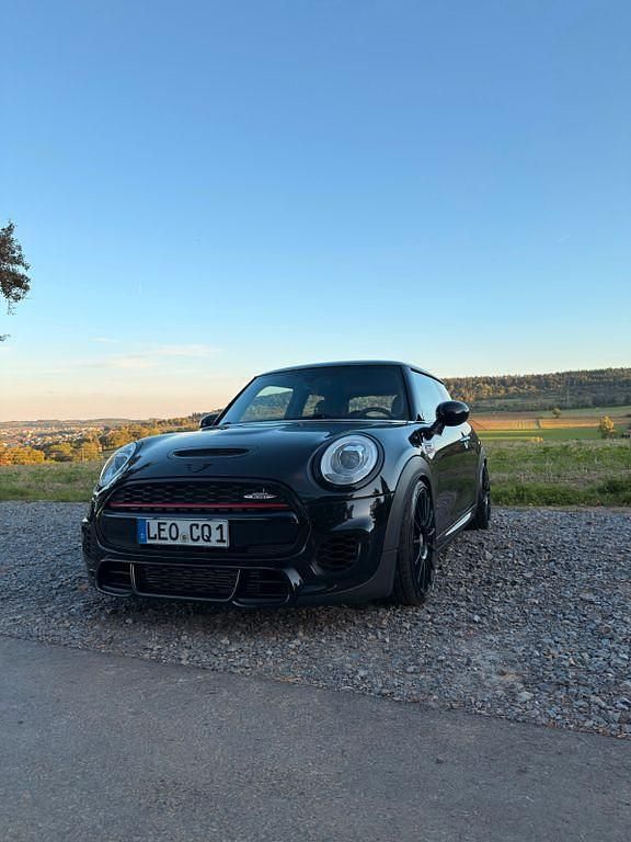 Schwarz Gebraucht 2017 Mini John Cooper Works Kleinwagen | 19.801 € (Fairer Preis) - Bild 1/4