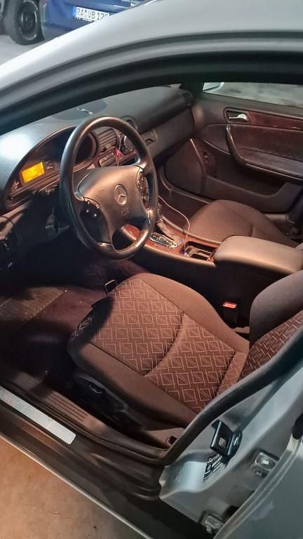 Gebraucht Mercedes C200 122 PS (89 kW) 2001 Silber Limousine