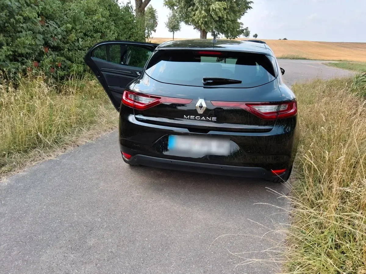 Gebraucht Renault Mégane II LIMITED Deluxe 140 PS (102 kW) 2021 Schwarz Limousine