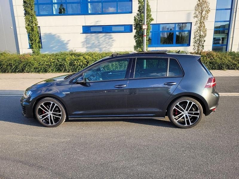 Grau Gebraucht 2016 VW Golf VII Sportline Limousine | 20.995 € (Fairer Preis) - Bild 1/4