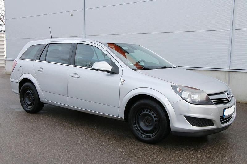 Gebraucht Opel Astra Innovation 116 PS (85 kW) 2010 Silber Limousine