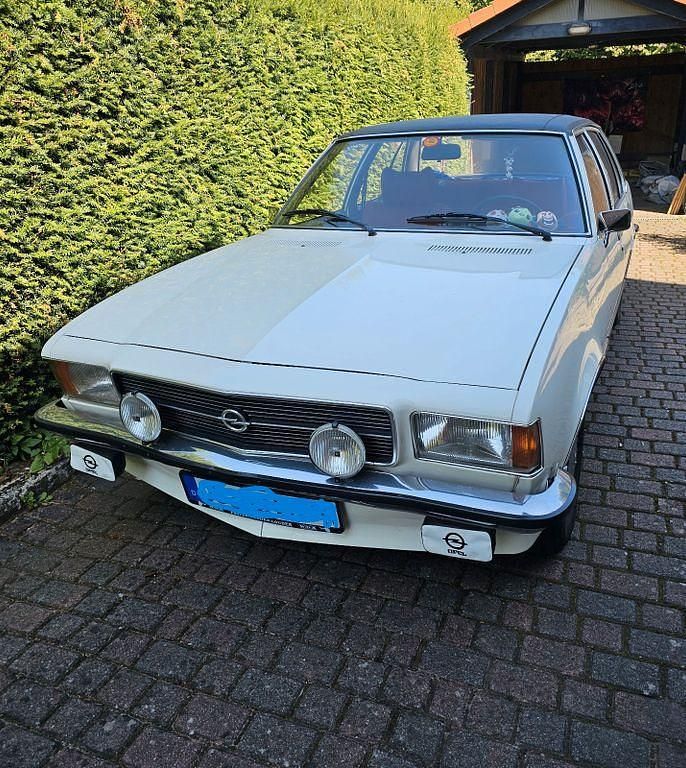 Weiß Gebraucht 1976 Opel Rekord Limousine | 11.000 € - Bild 1/4
