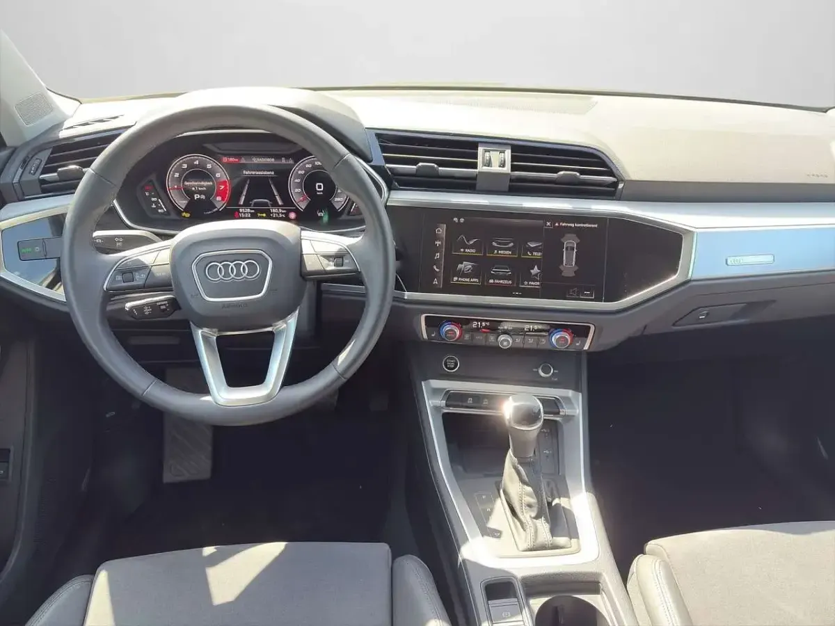 Gebraucht Audi Q3 Ambiente 150 PS (110 kW) 2024 Chronosgrau metallic (metallic) SUV