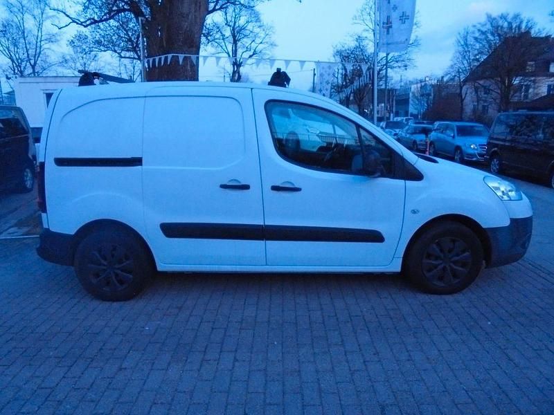 Gebraucht Peugeot Partner Avantage 90 PS (66 kW) 2014 Weiß Van / Kleinbus