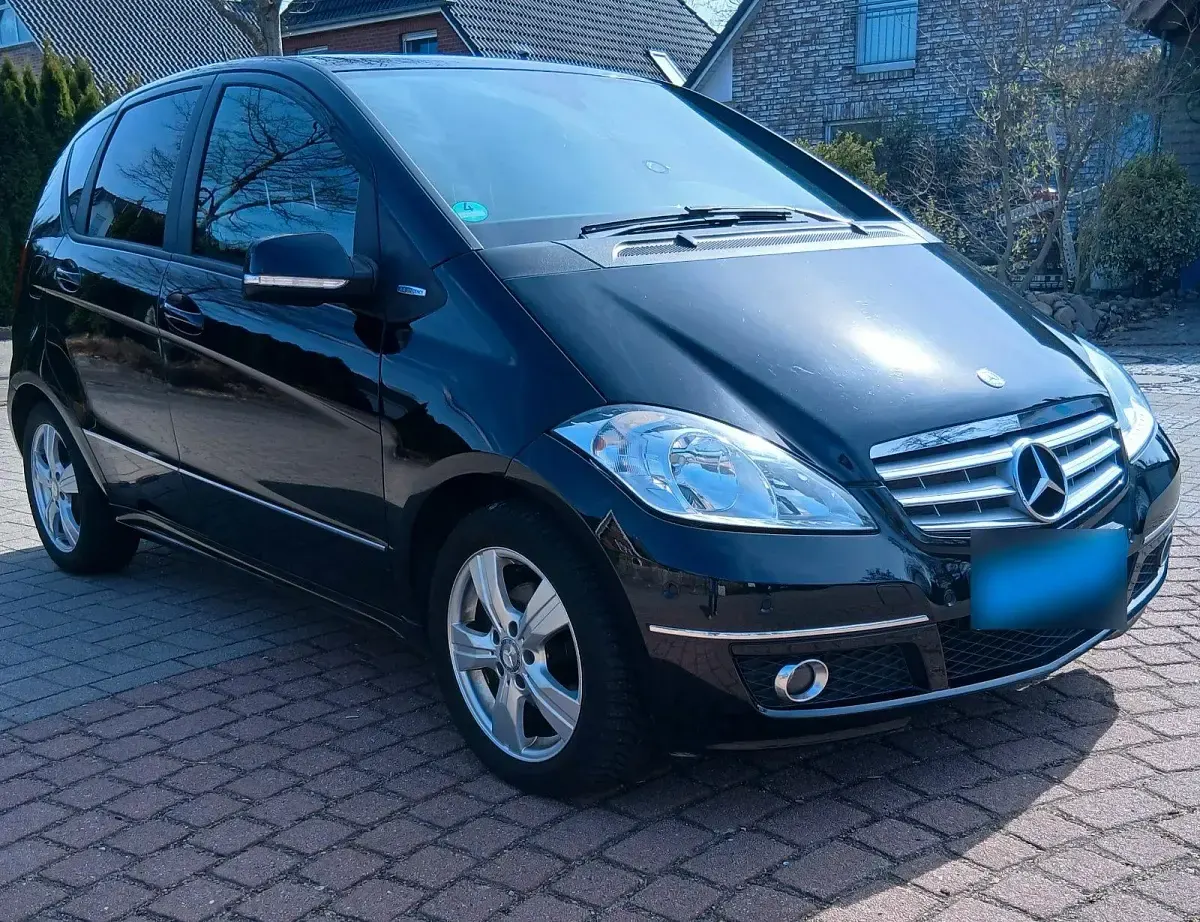 Używany Mercedes A160 95 KM (69 kW) 2011 Czarny Sedan/Limuzyna