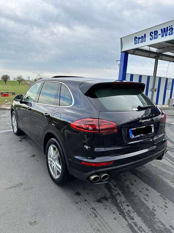 Gebraucht 2015 Porsche Cayenne S E-Hybrid SUV | 33.500 € (Teuer) - Bild 1/4