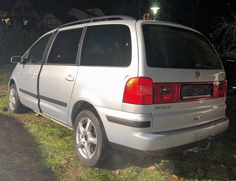 Silber Gebraucht 2002 VW Sharan Van / Kleinbus | 1.499 € (Superpreis) - Bild 1/4