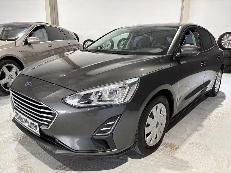 Grau Gebraucht 2019 Ford Focus Limousine | 13.399 € (Guter Preis) - Bild 1/4