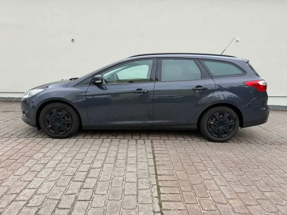Gebraucht Ford Focus Trend 116 PS (85 kW) 2011 Midnight skygrau metallic Kombi