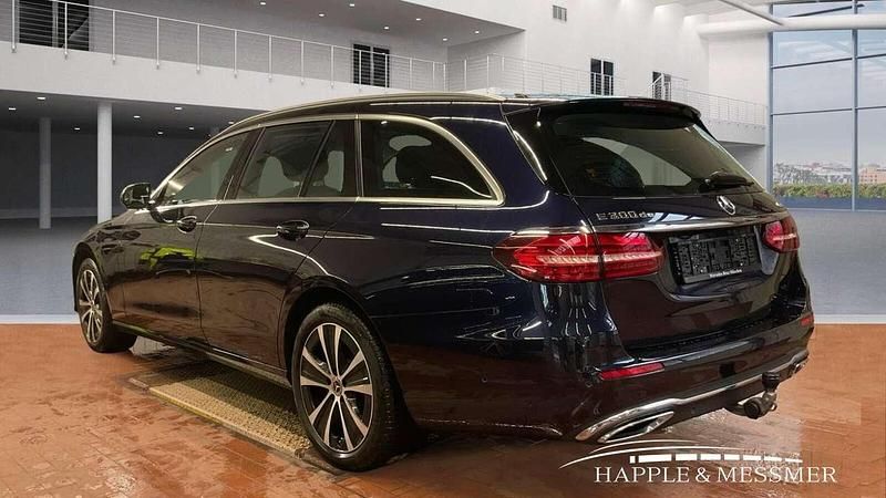 Gebraucht Mercedes E300 Avantgarde 194 PS (142 kW) 2022 Nautikblau  lack (metallic) Kombi